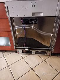 lavastoviglie Ariston per pezzi di ricambio