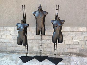 3 manichini