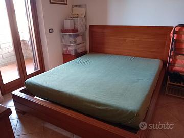 Letto matrimoniale in noce