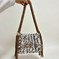 Borsa in fettuccia all’uncinetto con manico