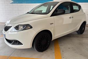 Lancia Ypsilon 1.0 FireFly 5 porte S&S Hybrid Silv