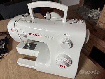 Singer 2250 macchina da cucire NUOVA