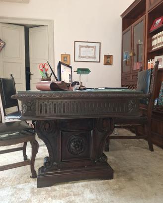 Scrivania prestigiosa in legno con poltrona e sei 