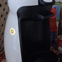 macchina del caffè Dolcegusto Nescafé Delonghi 
