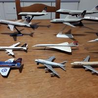 13 aeroplani modellini vintage