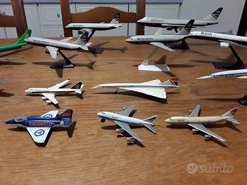 13 aeroplani modellini vintage