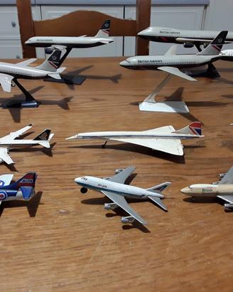 22 aeroplani modellini vintage