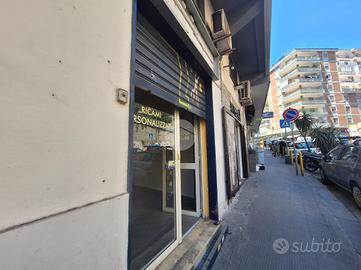 NEGOZIO A NAPOLI