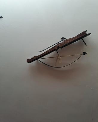 Arco con frecce d'arredamento