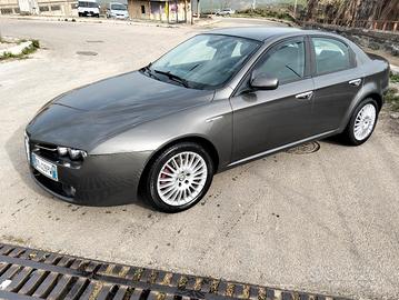 alfa 159 scambi o con moto , tutta tagliandata  
