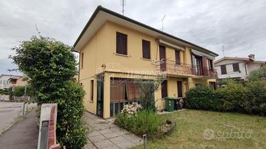 Villa Bifamiliare a Padova 6 locali