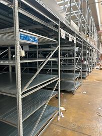 Scaffale a ripiani + soppalco