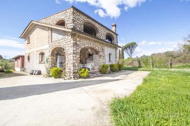 VILLA SINGOLA A PALOMBARA SABINA