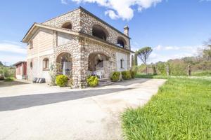 VILLA SINGOLA A PALOMBARA SABINA