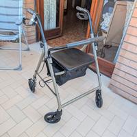 Deambulatore e rialzo per WC con maniglie