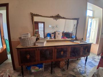 Sala da pranzo.Più  tavolo in marmo