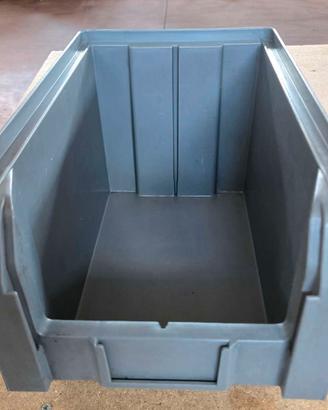 CASSETTE IN PLASTICA A BOCCA DI LUPO