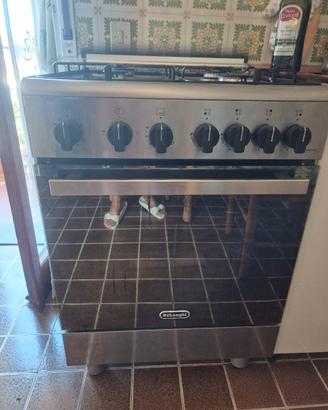 macchina gas 4 fuochi e forno 