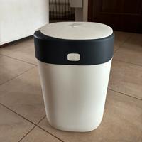 Divora pannolini marca Tomee Tipee.