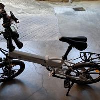 Bici elettrica pieghevole, super leggera