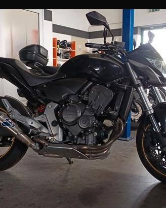Moto-Honda Hornet