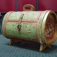 Antico bauletto Fiorentino in legno laccato