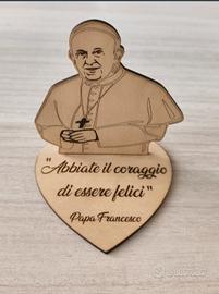 statua papa fracesco