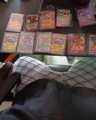  pokémon fra cui zekrom full art charizard v