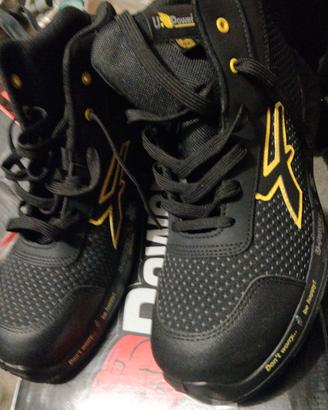 Scarpe antinfortunistica