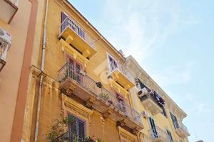 4 LOCALI A BARI