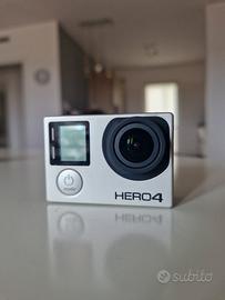 GoPro Hero 4 Silver + 2 Batterie Extra + Accessori