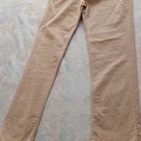 pantalone velluto colore beige e colore blu notte 