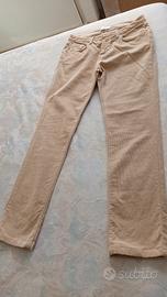 pantalone velluto colore beige e colore blu notte 