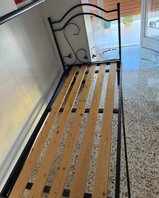 Letto in ferro completa di doghe