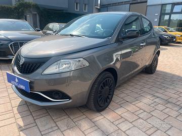 Lancia Ypsilon 1.0 FireFly 5 porte S&S Hybrid Silv