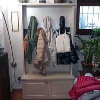 Appendiabiti con scarpiera