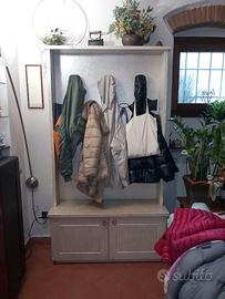 Appendiabiti con scarpiera