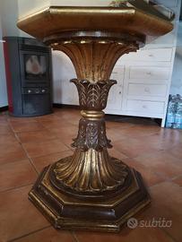 Tavolo ottagonale "Grifoni"