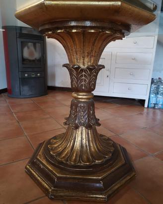 Tavolo ottagonale "Grifoni"