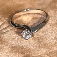 anello solitario modello Valentino