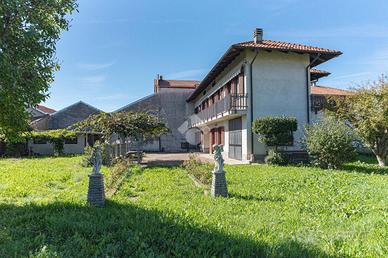 CASA SEMINDIPENDENTE A CIRIÈ