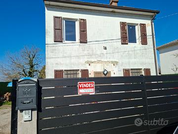 Privato vende casa indipendente 130.000