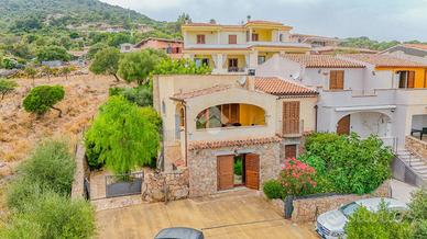 VILLA A SCHIERA D'ANGOLO A SAN TEODORO