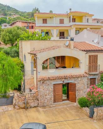 VILLA A SCHIERA D'ANGOLO A SAN TEODORO