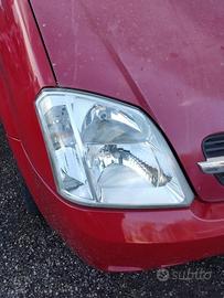 Proiettore destro OPEL MERIVA del 2004