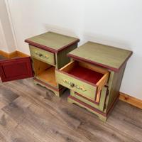 COPPIA COMODINI IN LEGNO MASSELLO DECORATI A MANO