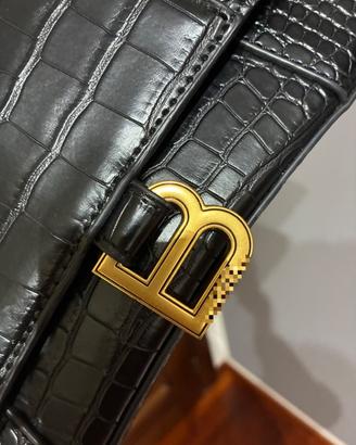 Borsa nera effetto coccodrillo manico rigido