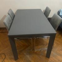 Tavolo + 4 sedie (asta del mobile)