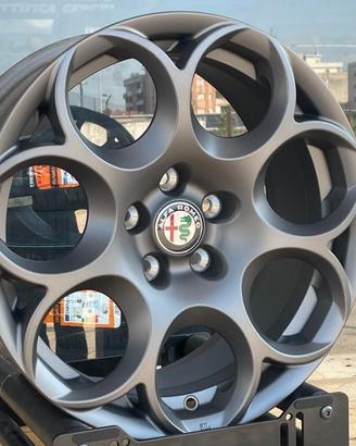 CERCHI IN LEGA ALFA ROMEO QUADRIFOGLIO VERDE 17 PO