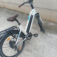 Bicicletta Elettrica NCM Milano Plus Bianco 26'' 